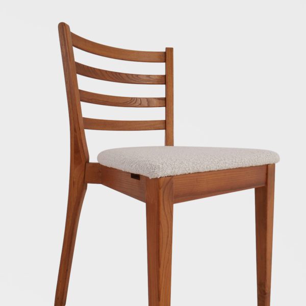 Vintage Spisestuestoler fra Solemdal Møbelfabrikk | Nyomtrukkede i Lys Boucle - Image 4