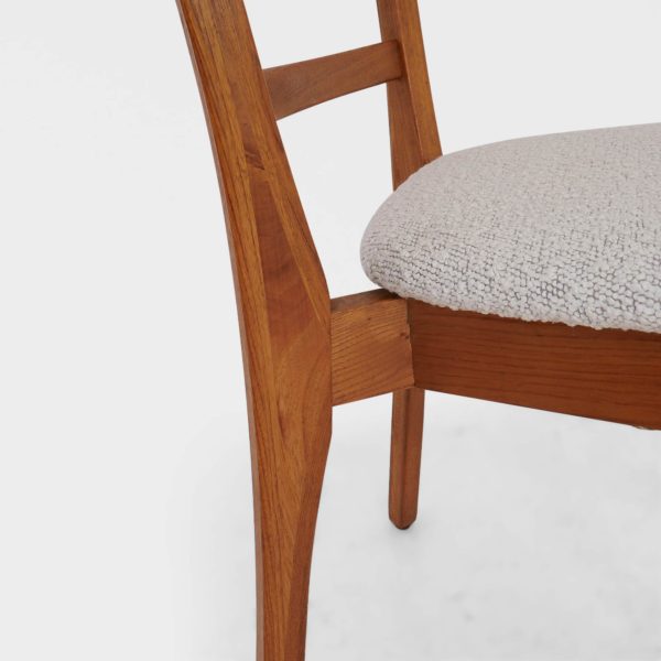 Vintage Spisestuestoler fra Solemdal Møbelfabrikk | Nyomtrukkede i Lys Boucle - Image 7