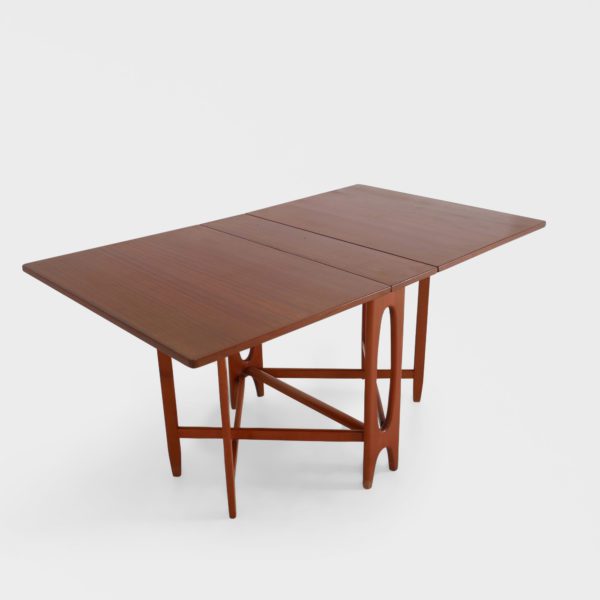 “Klaffebord nr. 2” av Bendt Winge for Kleppes Møbelfabrikk - Image 6
