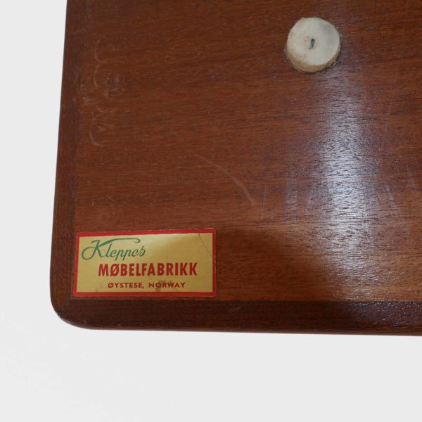 “Klaffebord nr. 2” av Bendt Winge for Kleppes Møbelfabrikk - Image 12