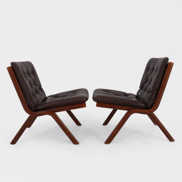 “Uno” Lenestoler Designet av Per Leiv Øie Produsert av Ekornes | Brunt Skinn