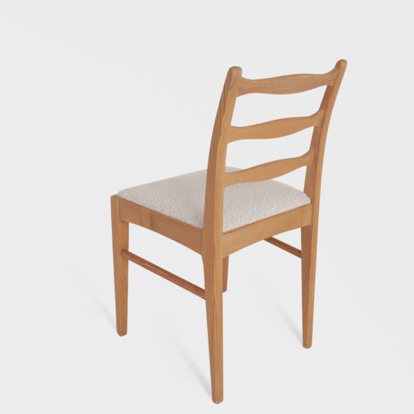 Vintage Spisestuestoler i Boucle og Kvistfri Furu - Image 6