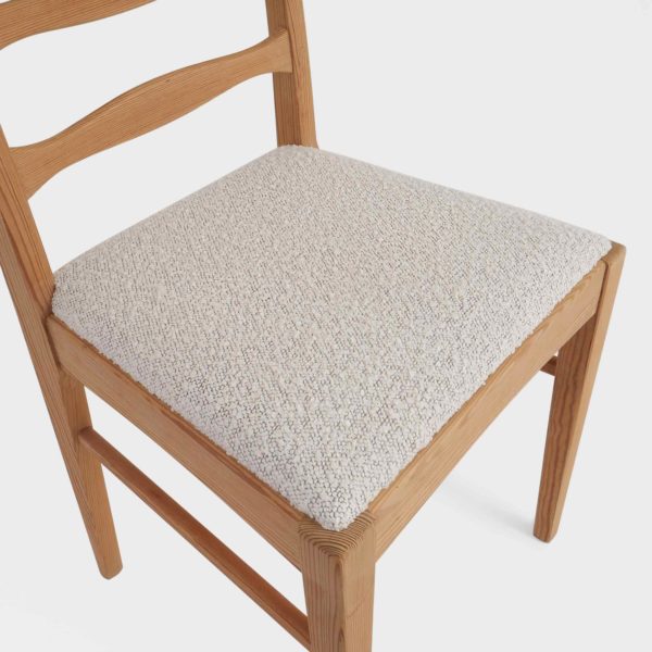 Vintage Spisestuestoler i Boucle og Kvistfri Furu - Image 11