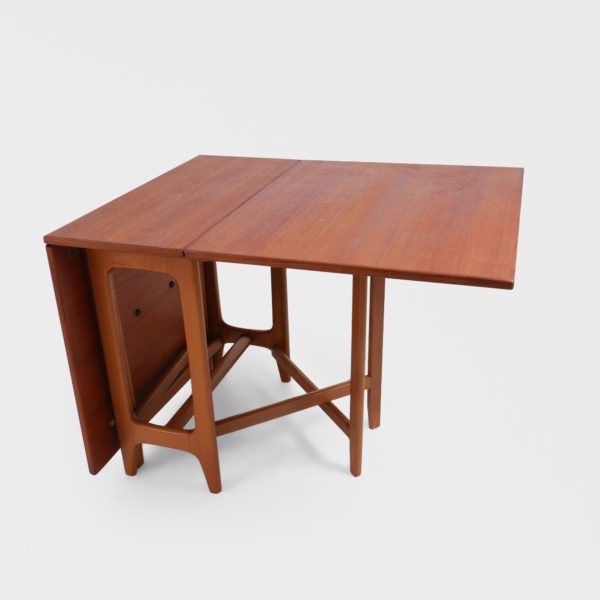 “Klaffebord nr. 4” i Teak av Bendt Winge for Kleppes Møbelfabrikk