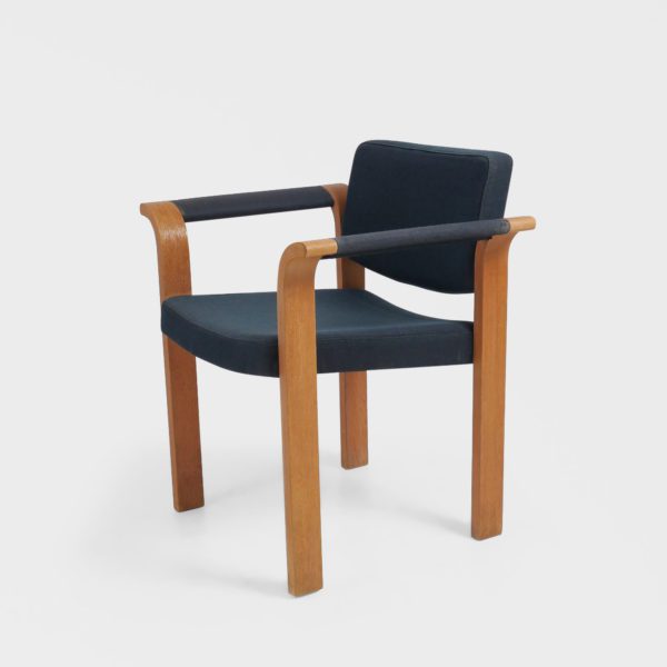 Danske "Modell 61" Armstoler i Eik Designet av Rud Thygesen & Johnny Sørensen for Magnus Olesen - Image 2