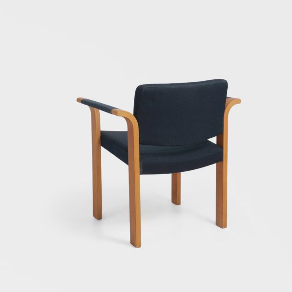 Danske "Modell 61" Armstoler i Eik Designet av Rud Thygesen & Johnny Sørensen for Magnus Olesen - Image 5