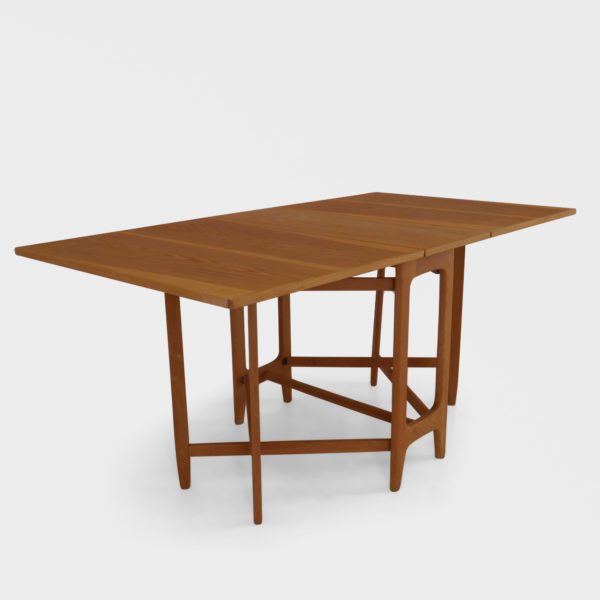 “Klaffebord nr. 4” i Eik av Bendt Winge for Kleppes Møbelfabrikk - Bilde 3
