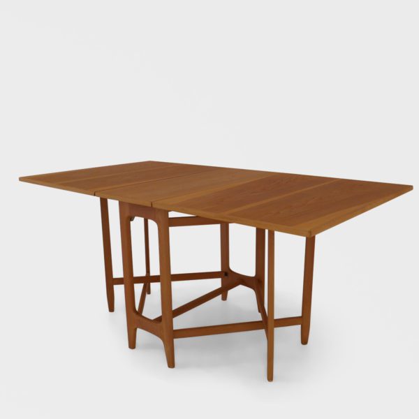 “Klaffebord nr. 4” i Eik av Bendt Winge for Kleppes Møbelfabrikk - Bilde 6