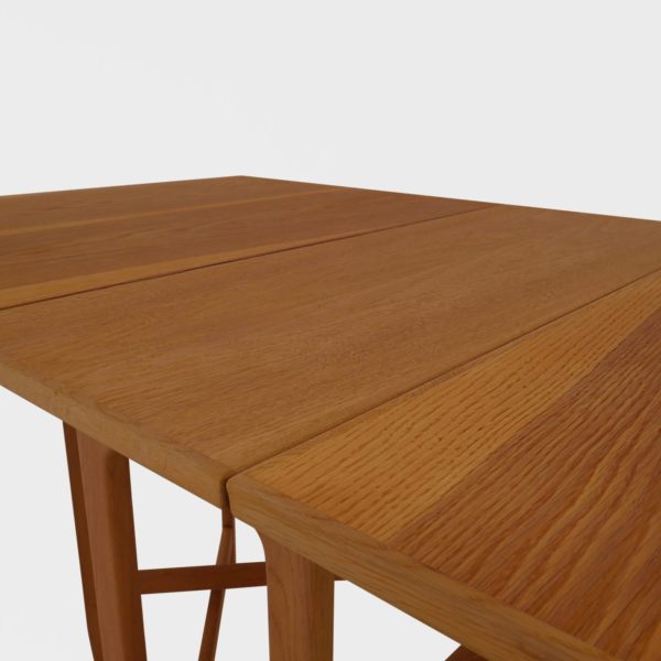 “Klaffebord nr. 4” i Eik av Bendt Winge for Kleppes Møbelfabrikk - Bilde 10