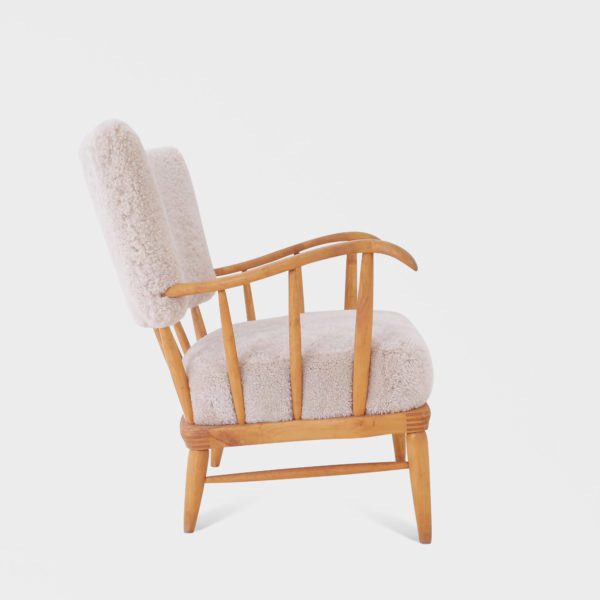 "Peisstol" Lenestol attribuert Arnt Lande for Møller & Stokke | Nyomtrukket i Saueskinn - Bilde 4