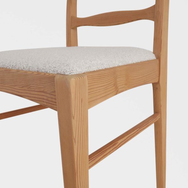 Vintage Spisestuestoler i Boucle og Kvistfri Furu - Image 12